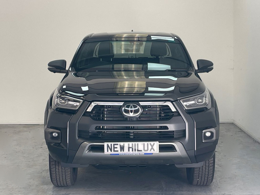 Toyota HILUX Invincible X Dcab Pick Up 2.8 D-4d Black #2