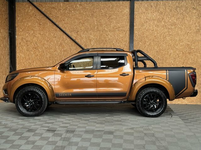 Nissan Navara 2.3 Dci Tekna Pickup Double Cab 4W Orange #2