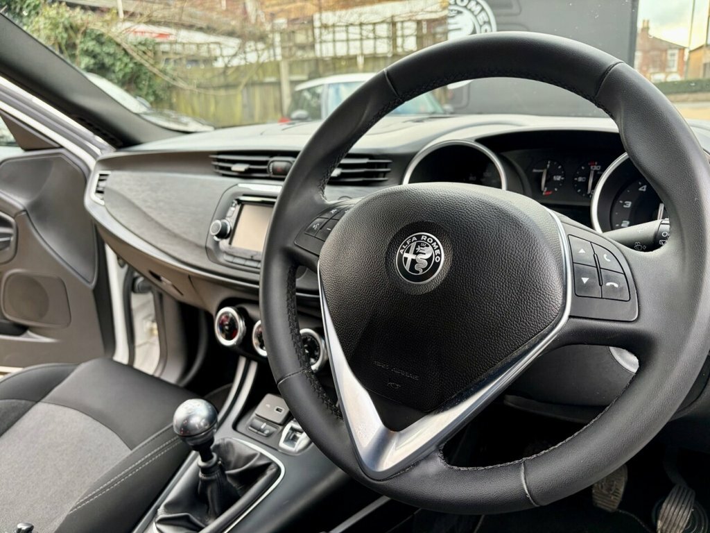 Alfa Romeo Giulietta 1.4L Sport White #3
