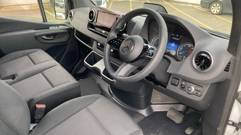 Mercedes-Benz eSprinter Pro White #6