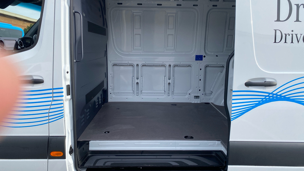 Mercedes-Benz eSprinter Pro White #5