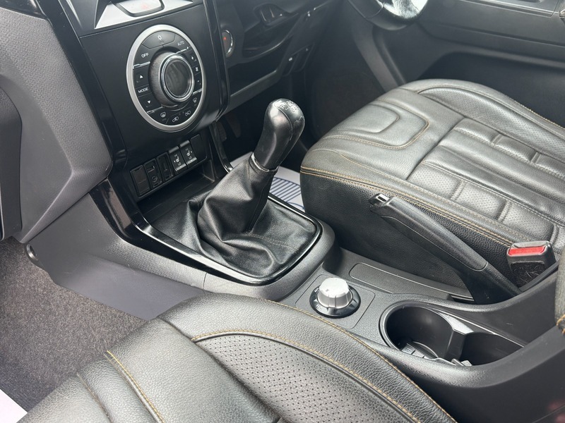 Isuzu Rodeo Blade Dcb No Vat White #30