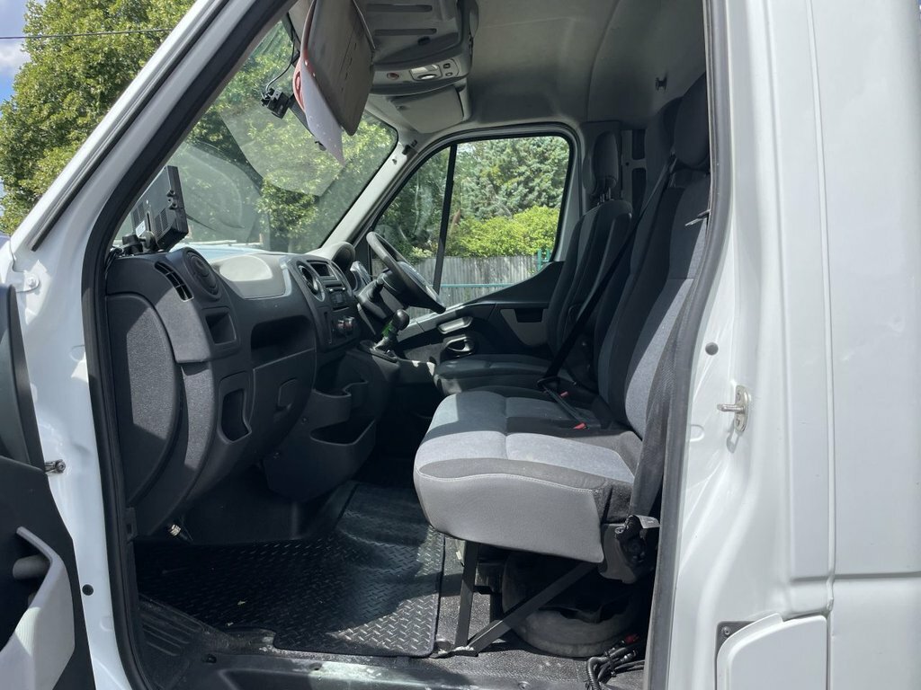 Nissan NV400 2.3 Dci Se Shr Dropside 135 Bhp White #3