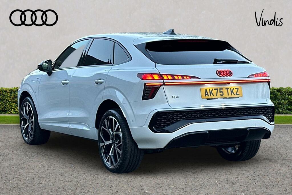 Audi Q3 Audi Q3 Sportback Special Editions 1.5 E-hybrid La AK75TKZ White #3