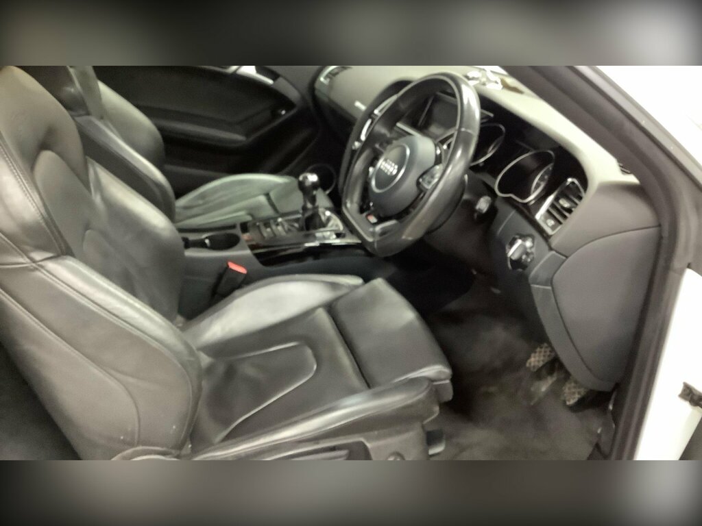 Audi A5 2.0 Tdi Black Edition Euro 5 Ss White #4