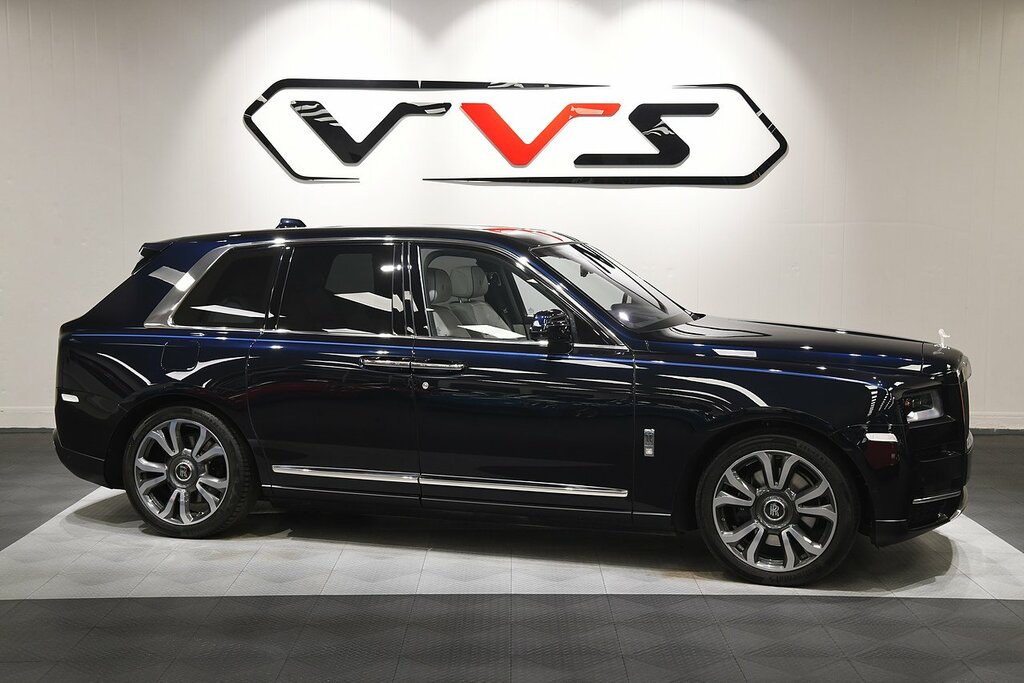 Rolls-Royce Cullinan V12 Black