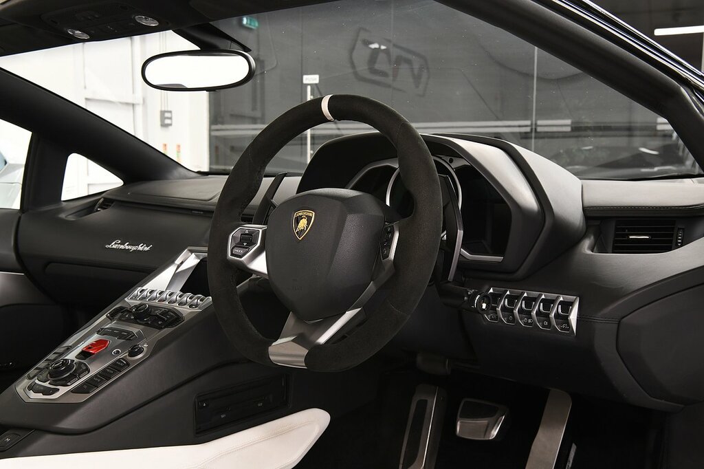 Lamborghini Aventador Lp 700-4 Roadster White #5