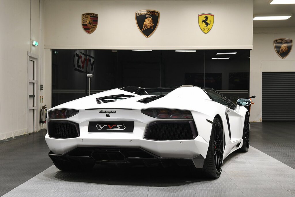 Lamborghini Aventador Lp 700-4 Roadster White #3