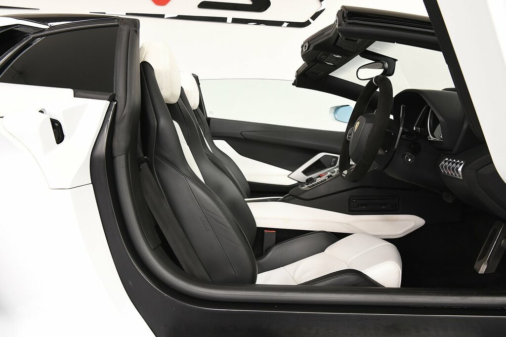Lamborghini Aventador Lp 700-4 Roadster White #6