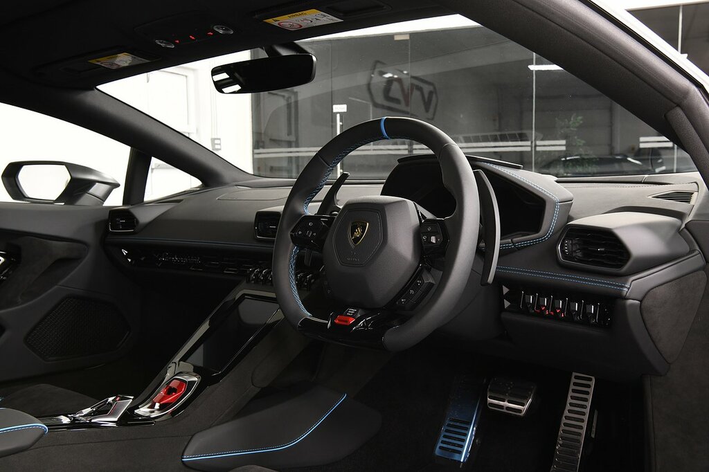 Lamborghini Huracan V10 Sterrato White #4