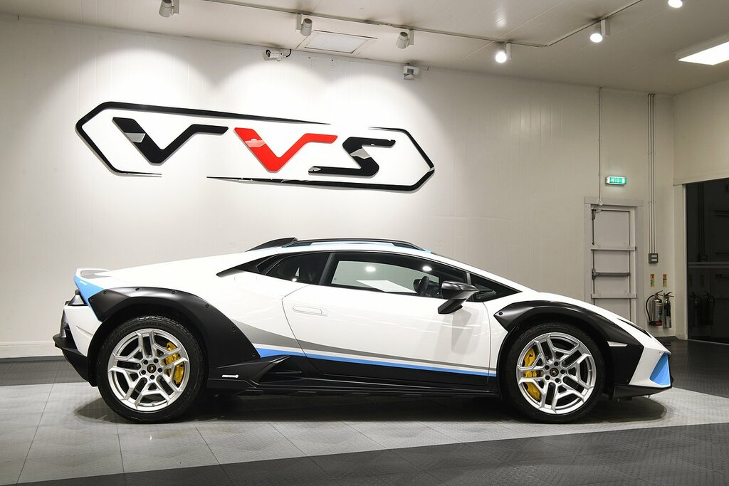 Lamborghini Huracan V10 Sterrato White #2