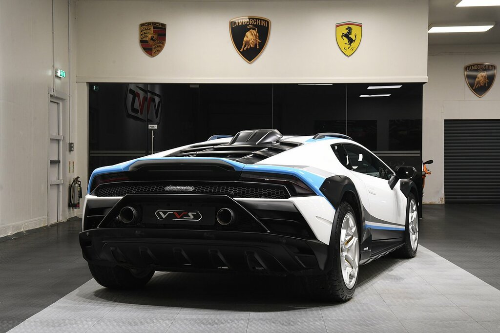 Lamborghini Huracan V10 Sterrato White #3