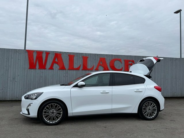 Ford Focus Hatchback HK70YTZ White #5