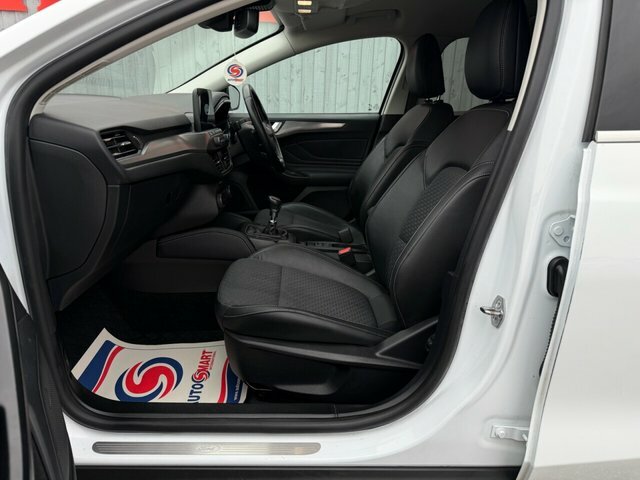Ford Focus Hatchback HK70YTZ White #2