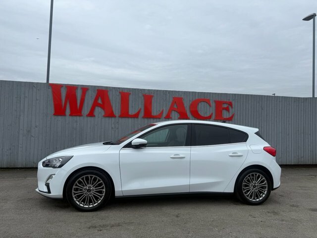 Ford Focus Hatchback HK70YTZ White #6
