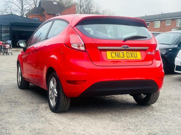 Ford Fiesta 1.25 Zetec Euro 5 CN13OXU Red #3
