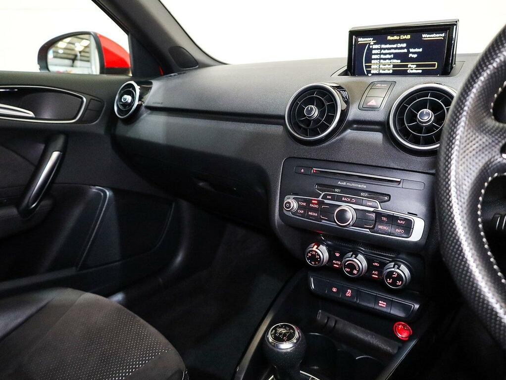 Audi A1 Tfsi Cod Black Edition Sportback AO16VXJ Red #3