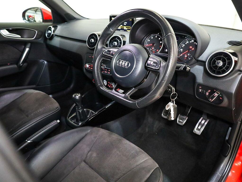 Audi A1 Tfsi Cod Black Edition Sportback AO16VXJ Red #2