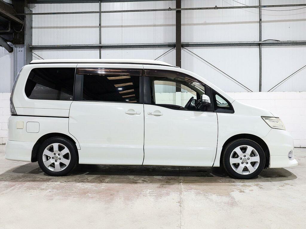 Nissan Serena Hatchback White #16