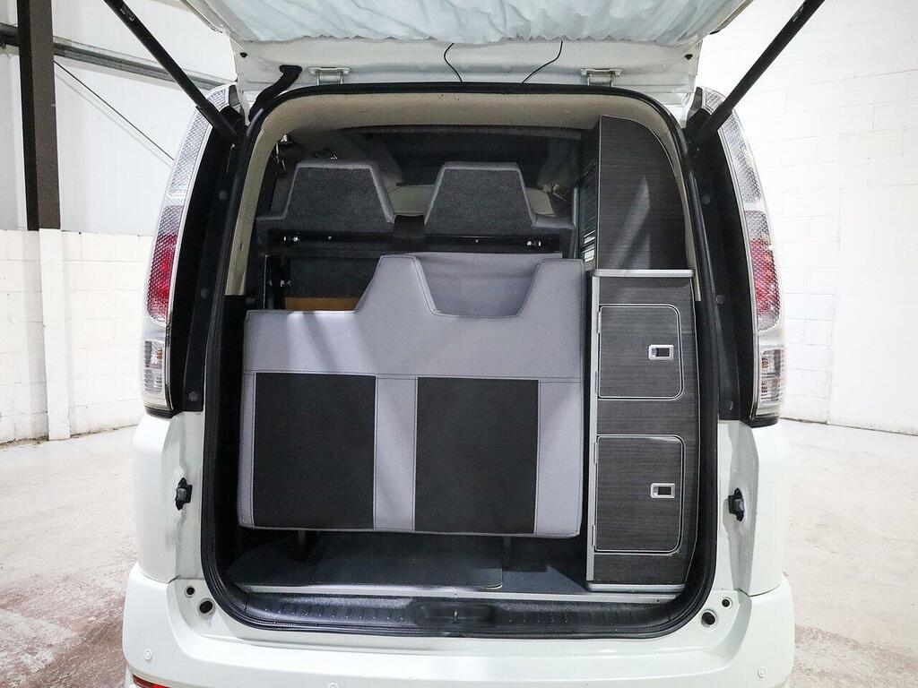 Nissan Serena Hatchback White #54