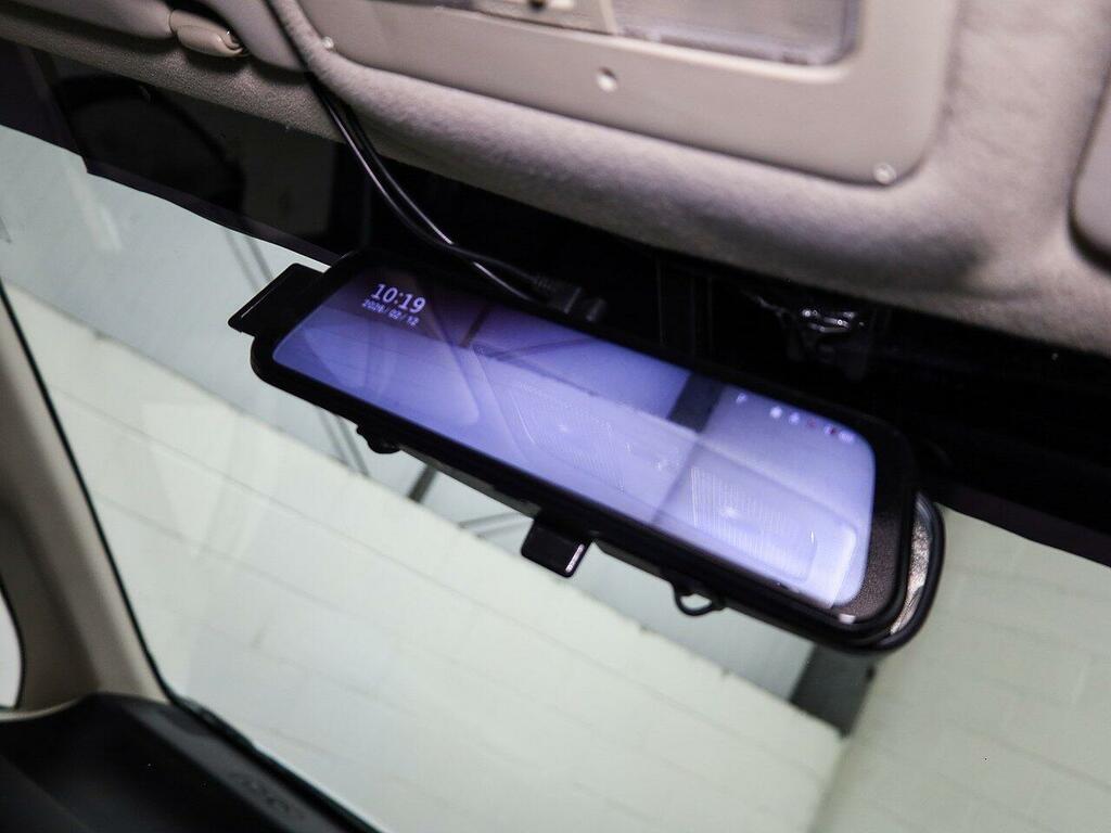 Nissan Serena Hatchback White #47