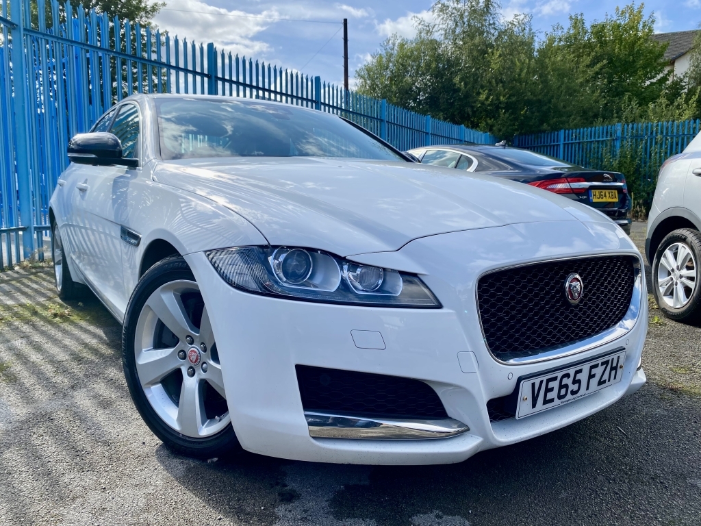 Jaguar XF Portfolio Saloon 2.0 Portfolio White