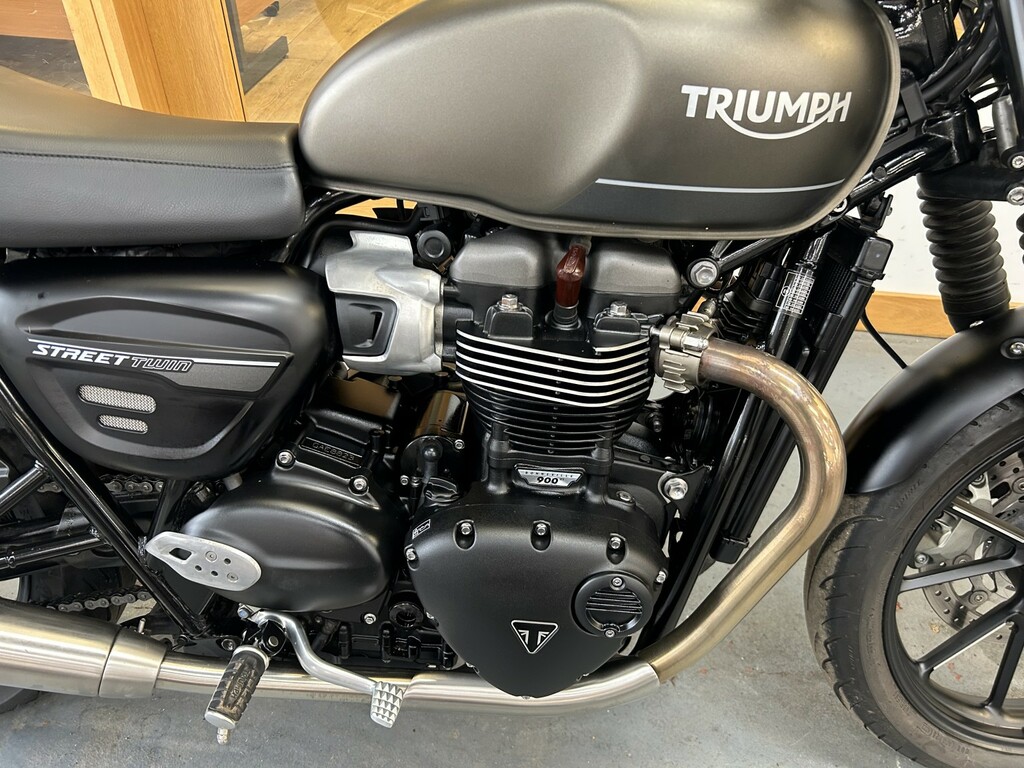 Triumph Roadster Twin 1200 Roadster Black #5