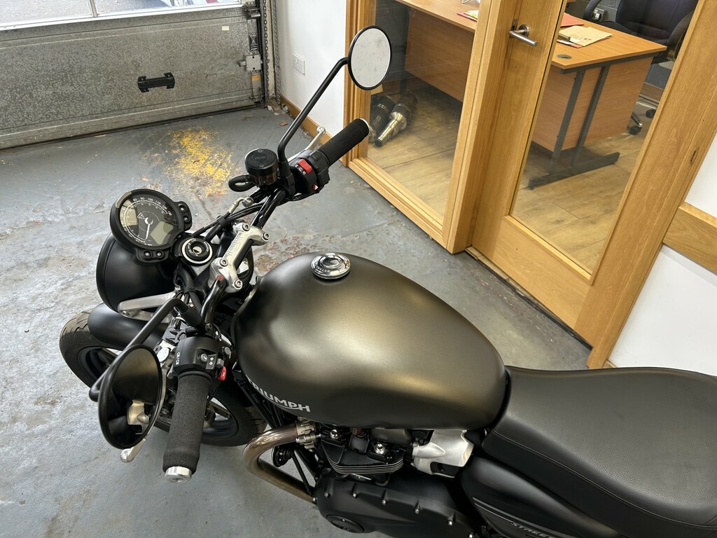 Triumph Roadster Twin 1200 Roadster Black #2