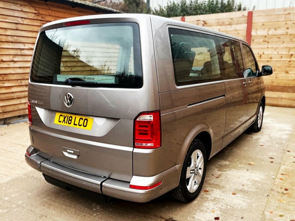 Volkswagen Caravelle 2L Se Beige #4