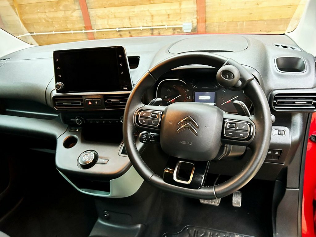 Citroen Berlingo 1.5L Feel Red #2