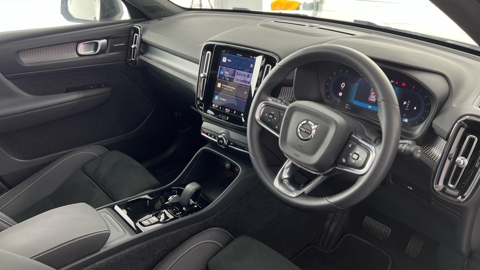 Volvo XC40 Ultra, B4 Mild Hybrid, Dark RV74DUJ White #4