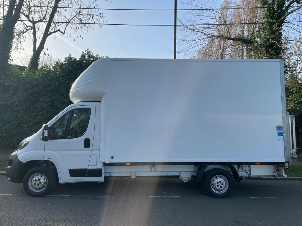 Peugeot Boxer Luton 2.2 Bluehdi 335 Built For Business Luton Van HV23LZC White #6