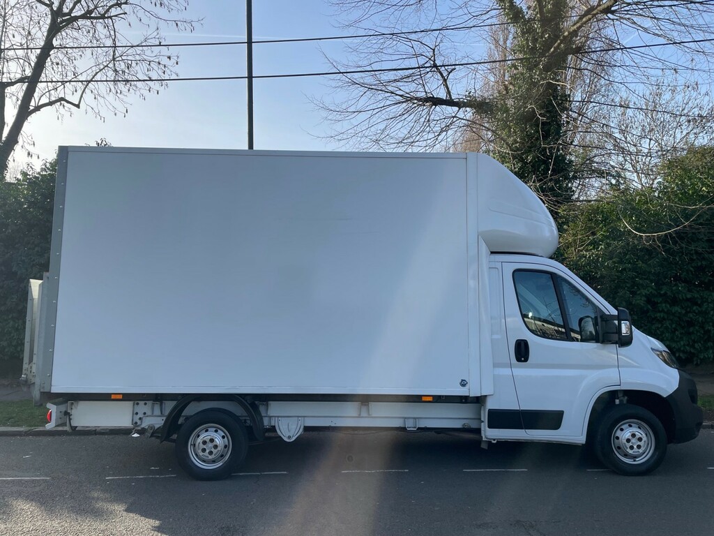 Peugeot Boxer Luton 2.2 Bluehdi 335 Built For Business Luton Van HV23LZC White #5