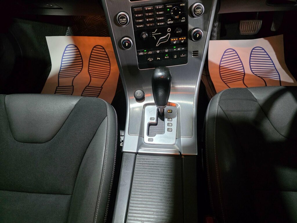 Volvo XC60 Suv 2.4 White #8