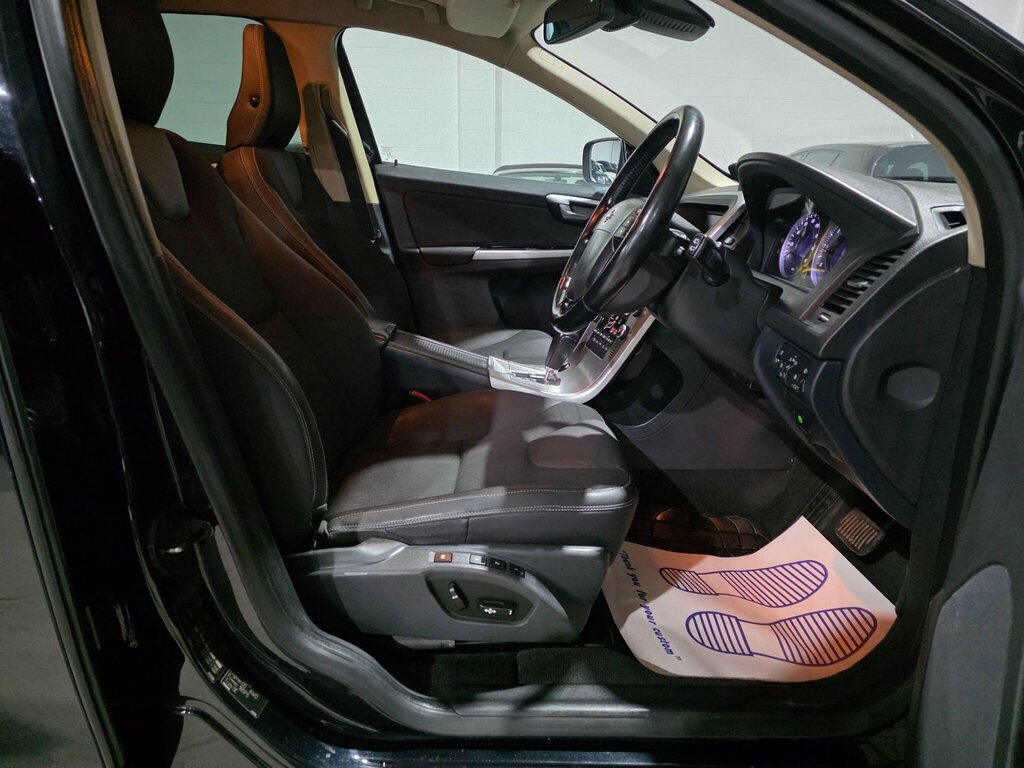Volvo XC60 Suv 2.4 White #5