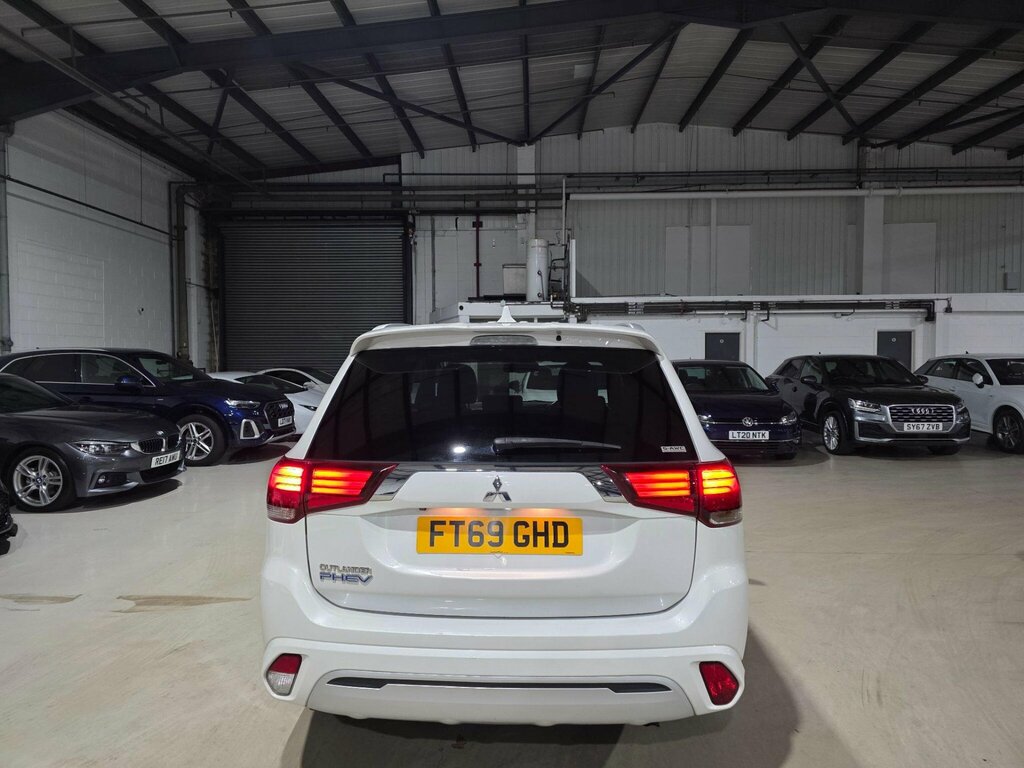 Mitsubishi Outlander 2.4H Twinmotor 13.8Kwh Dynamic Cvt 4Wd Euro 6 Ss FT69GHD White #3