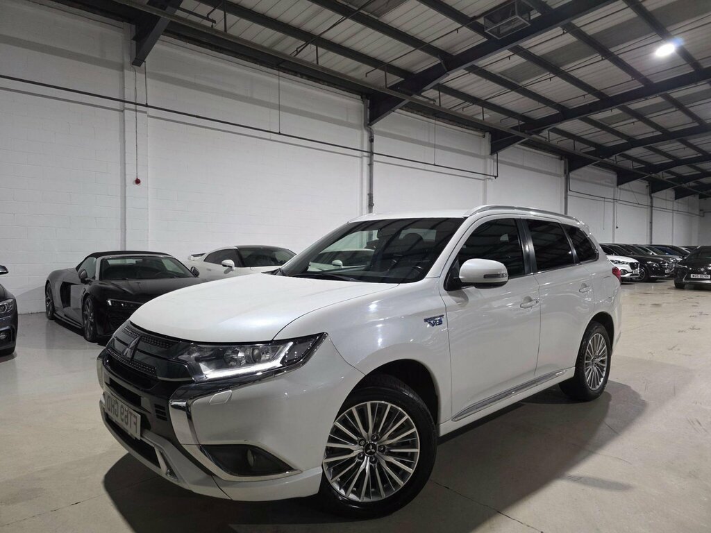 Mitsubishi Outlander 2.4H Twinmotor 13.8Kwh Dynamic Cvt 4Wd Euro 6 Ss White