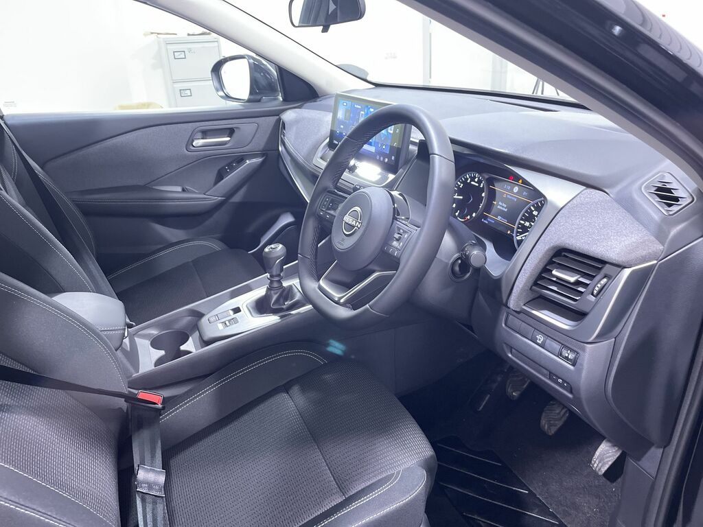 Nissan Qashqai 1.3 Dig-t Mh Acenta Premium 52024 WV75VHR Black #5