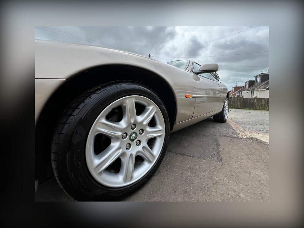 Jaguar XK8 4.0 Coupe 281 Gkm, 290 Bhp Beige #2