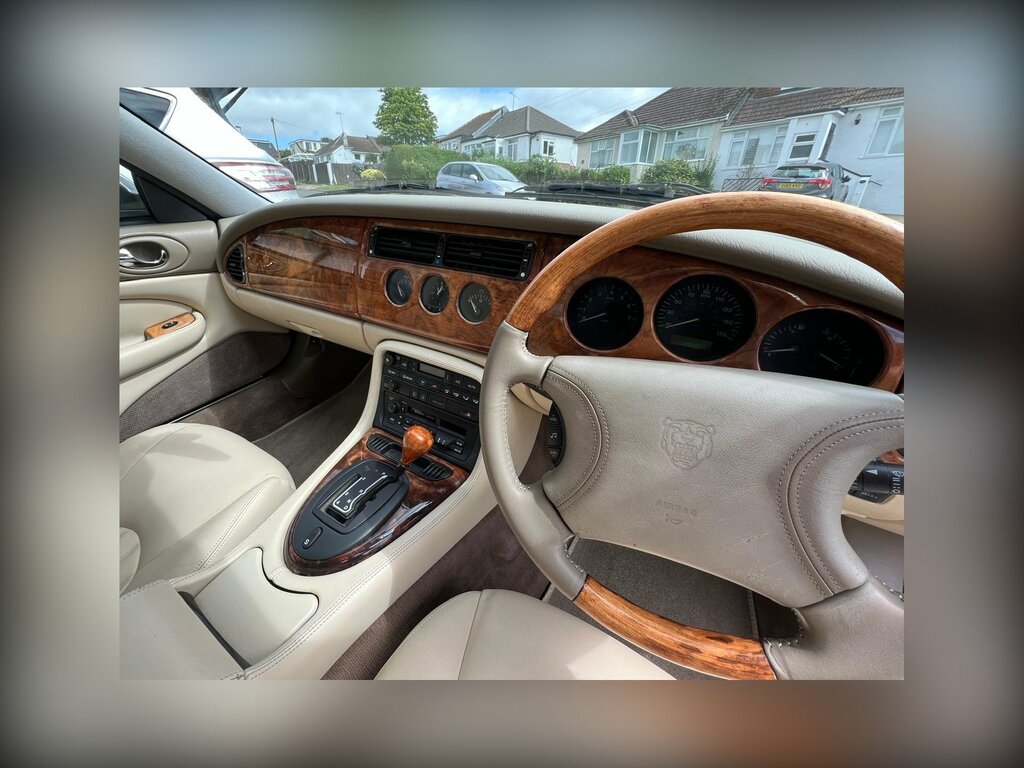 Jaguar XK8 4.0 Coupe 281 Gkm, 290 Bhp Beige #3