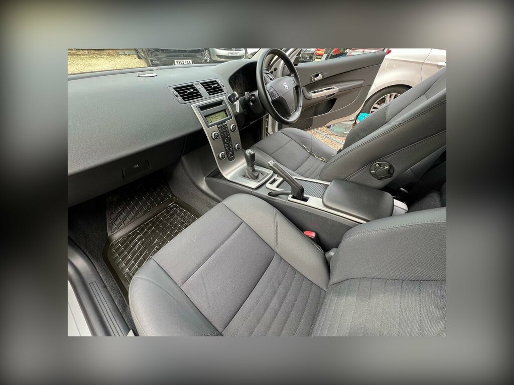 Volvo C30 1.6D Se Coupe 129 Gkm, 108 Bhp Silver #4