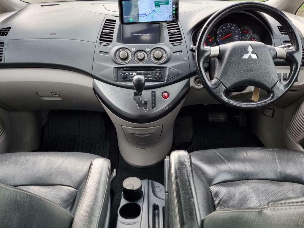 Mitsubishi Grandis 2.4 Classic Grey #68