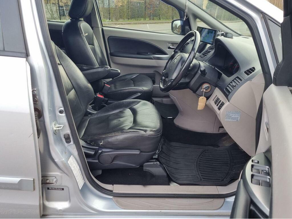 Mitsubishi Grandis 2.4 Classic Grey #35