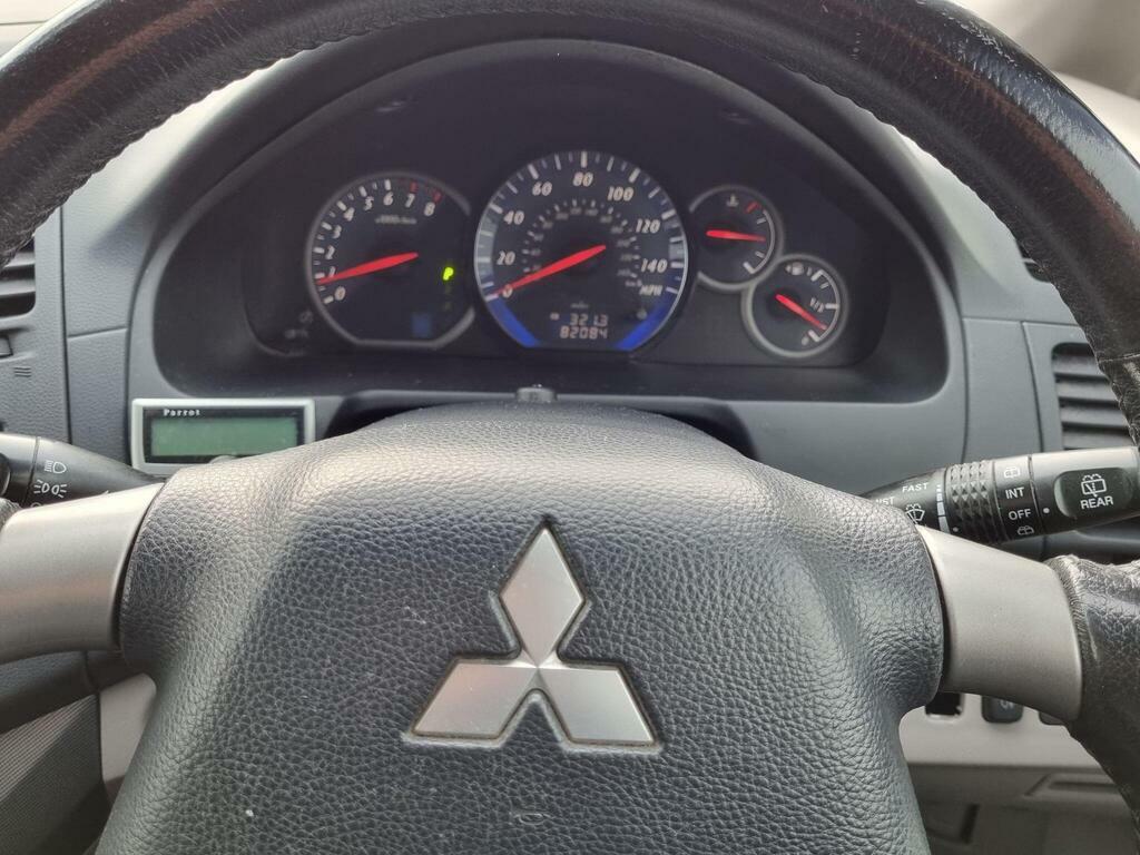 Mitsubishi Grandis 2.4 Classic Grey #72