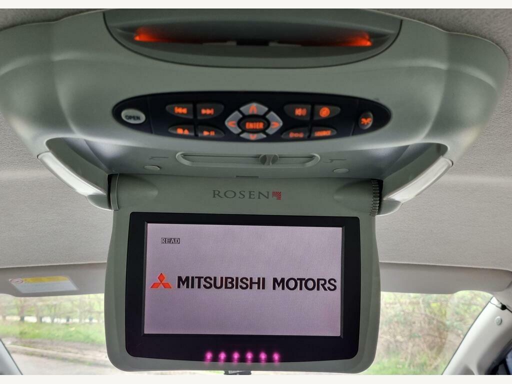 Mitsubishi Grandis 2.4 Classic Grey #69