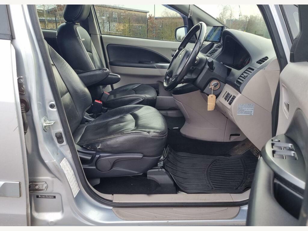 Mitsubishi Grandis 2.4 Classic Grey #29