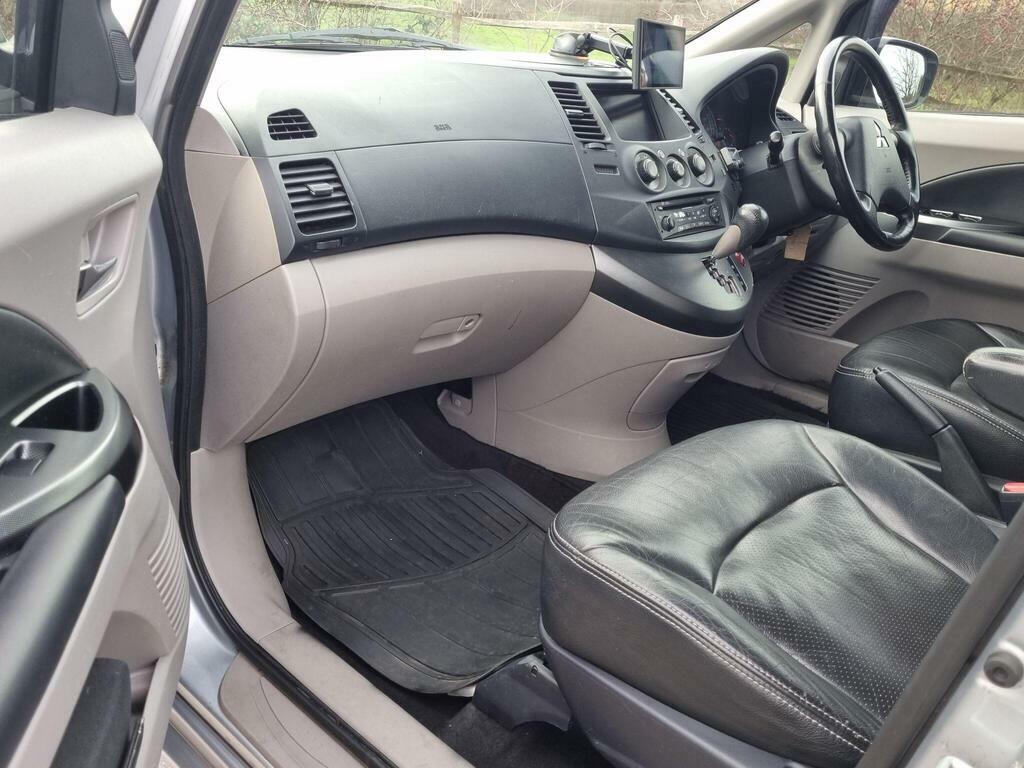 Mitsubishi Grandis 2.4 Classic Grey #52