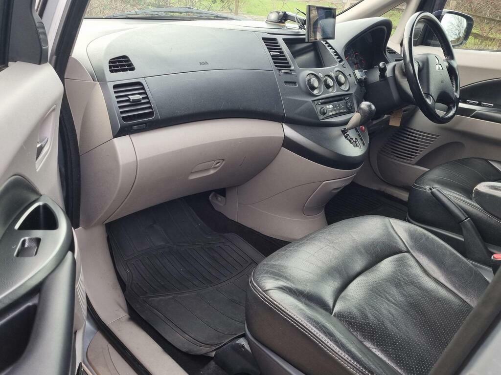 Mitsubishi Grandis 2.4 Classic Grey #56