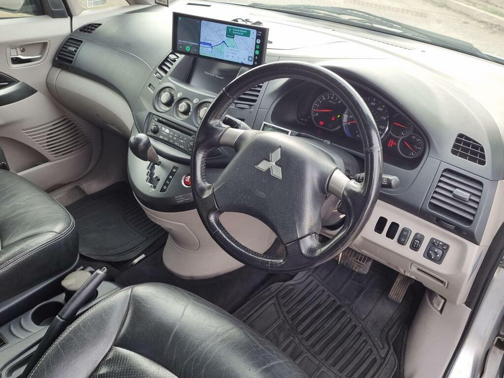 Mitsubishi Grandis 2.4 Classic Grey #30
