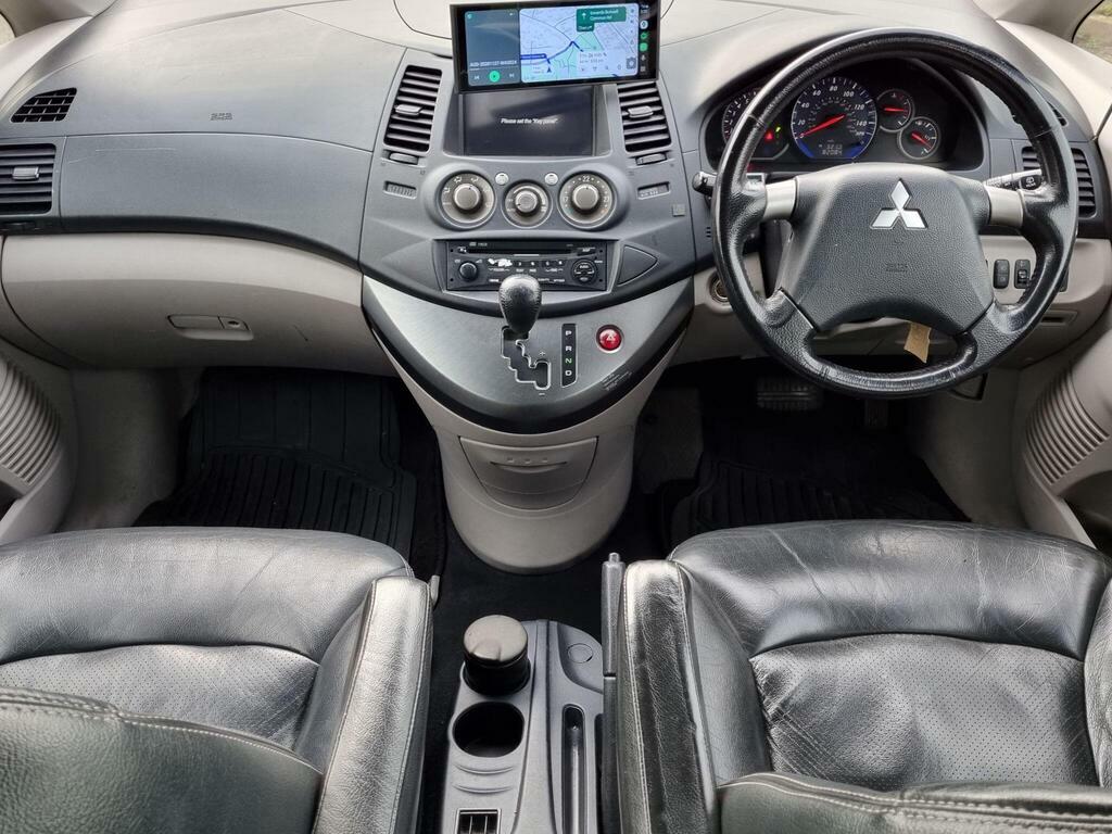 Mitsubishi Grandis 2.4 Classic Grey #66